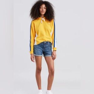 #53- Woman’s Levi’s Mid Length Shorts Size 32
